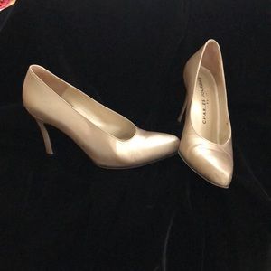 Champagne pumps